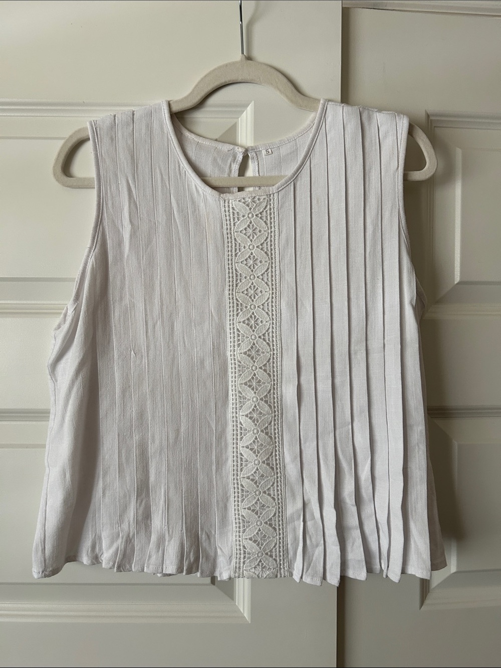 Sleeveless White Pleated Lace-Trim Women’s Top